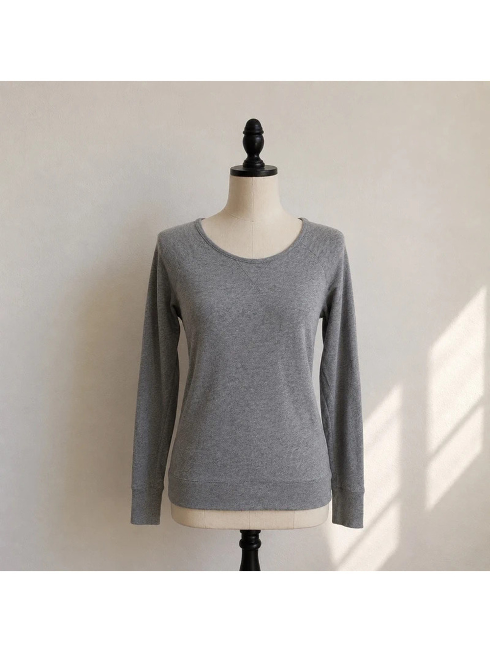 Athleta Women’s XS Gray Crewneck Raglan Sweatshirt Soft Athleisure Pullover